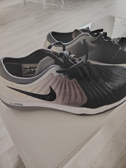 Nike treenikengät koko 38 mustavalkoinen