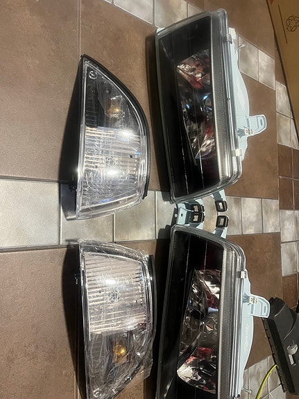 Toyota corolla e9 ajovalot ja vilkut