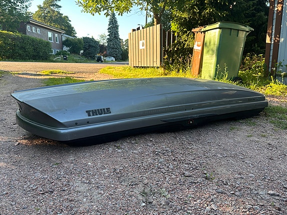 Thule Dynamic 900 -suksiboksi