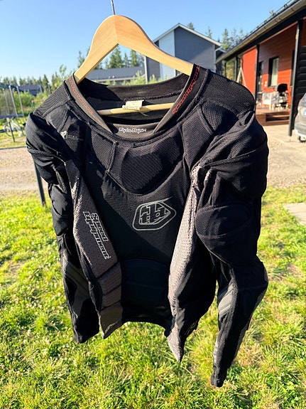 Troy Lee Designs suojapaita koko L