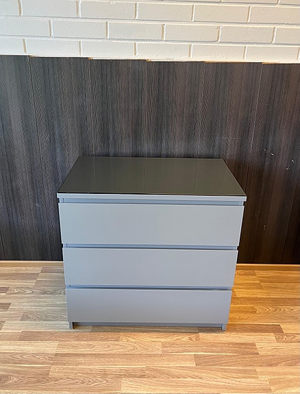 IKEA MALM Lipasto Lasileveyllä, 3 laatikkoa, harmaa