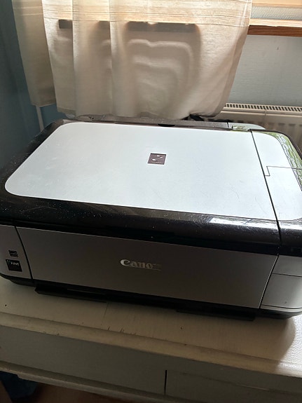 Canon monitoimitulostin skannerilla