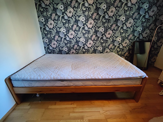 Varattu 120 X 200 cm sänky, patja ja petauspatja