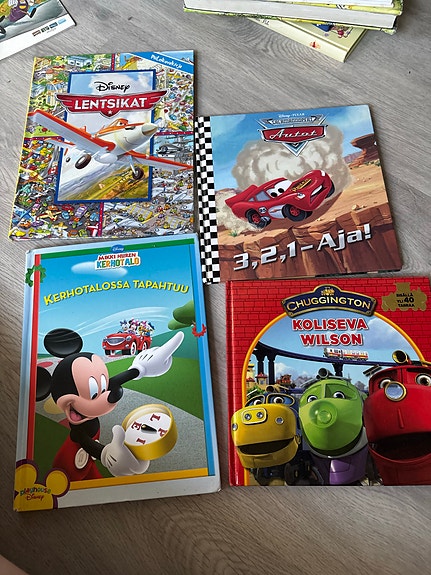 Disney  Lentsikat, MikkiHiireb kerhotalo, Chuggington ja Autot lastenkirjat