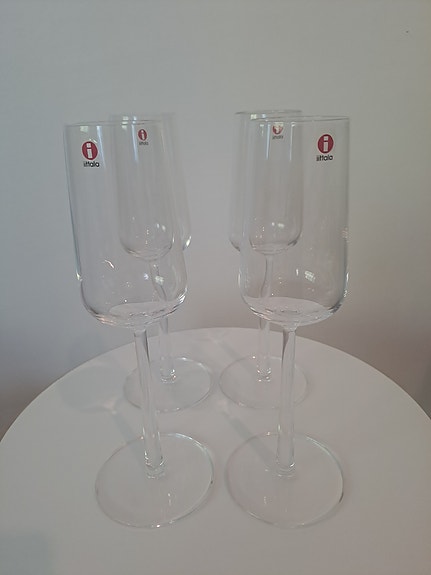 Iittala Essence kuohuviinilaseja