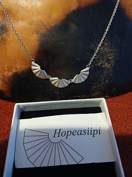 Hopeasiipi riipus