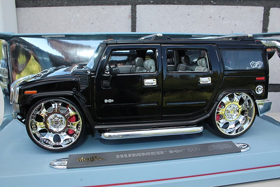 Gangsta räppäri Hummer H2 SUV pienoismalli 1:18 26cm metallinen keräilyauto