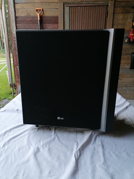 LG SH82TB-W subwoofer kaiutin