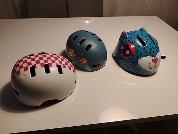 Lasten kypäriä. Bell ja jupiter