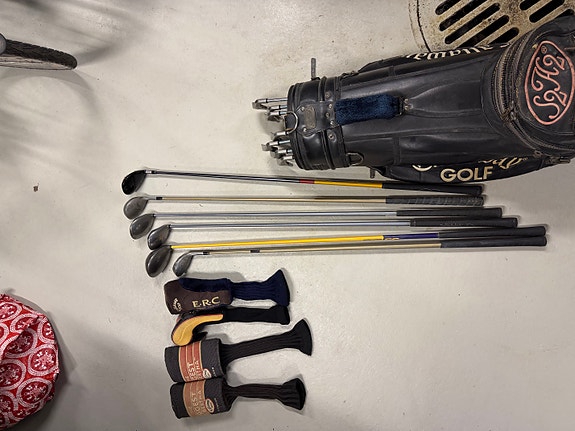 Golfmailasetti ja kärry