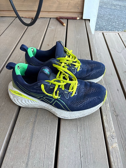 Asics gel Cumulus  juoksukengät koko 42 tummansiniset