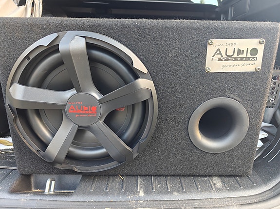 Audio System CARBON 10 BR subwoofer kotelolla ja vahvistimella
