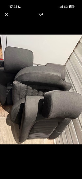 Auton istuimet musta kangasverhoilu