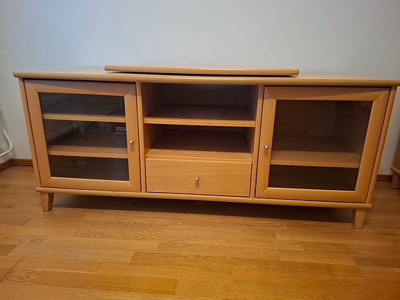 Puinen tv-taso