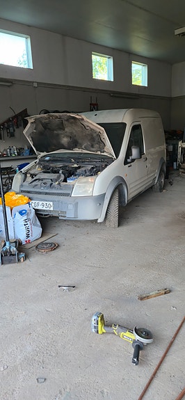 Ford transit connect osiksi