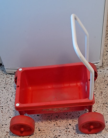 Plasto punainen taaperokärry NOUTO
