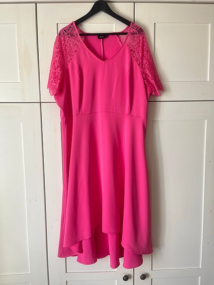 Zizzi koko M 46 48 pinkki fuksia mekko juhlamekko pitsihihat epäsymmetrinen