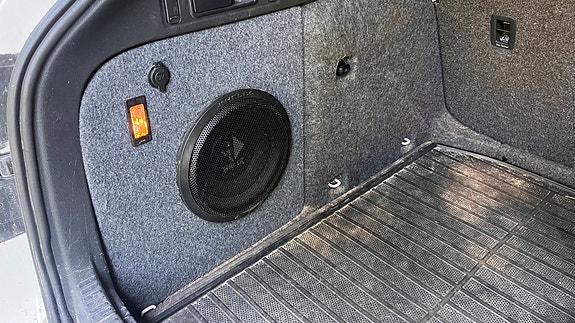 Subwoofer kotelo octavia 3