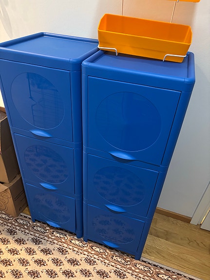 IKEA sininen lasten kaappi / leluhylly muovia