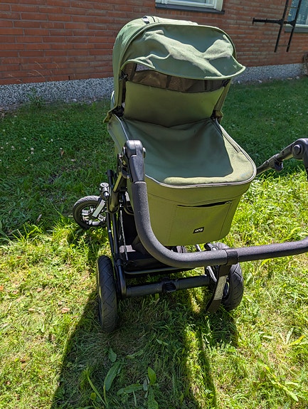 Ora Unto  yhdistelmävaunut kääntyvillä eturenkailla