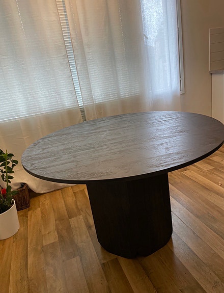 Pyöreä ruokapöytä