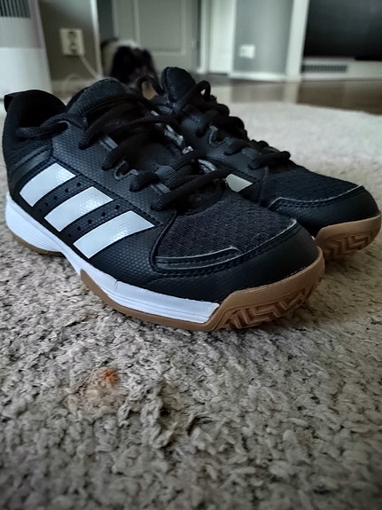 Adidas sisäpelikengät 32