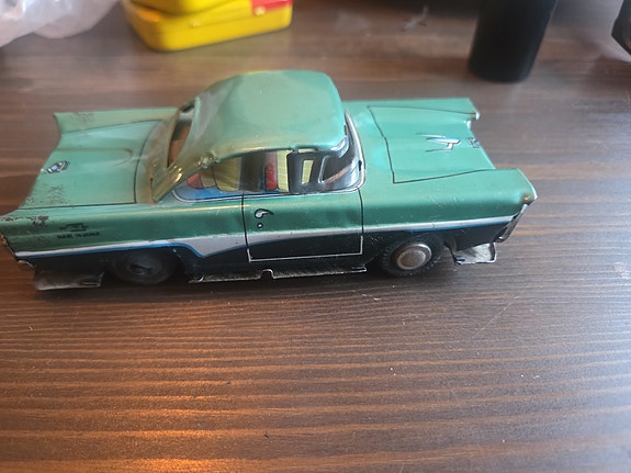 Harvinainen Kosuge (KT) peltiauto: 1961 Lincoln Continental (Japani)