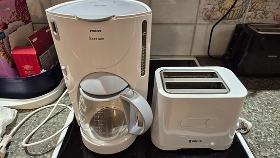 Philips kahvinkeitin ja Konig leivänpaahdin