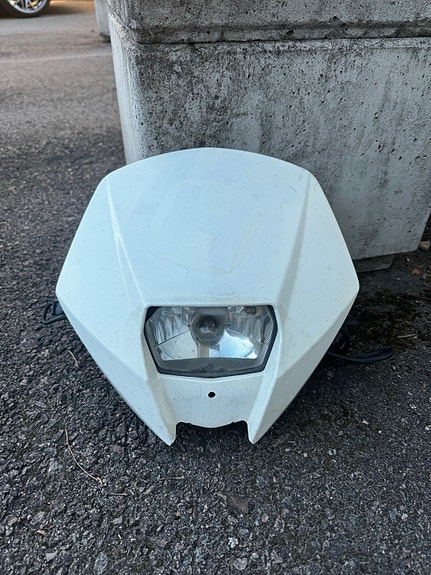 Husqvarna 125 valkoinen maski