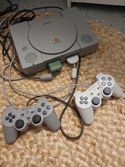 Playstation koneita ps1 ps2 ps3