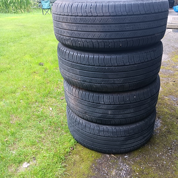 kesärenkaat Micelin 235/60R18.