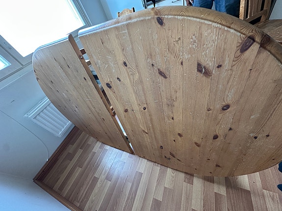Solid Pine Foldable & Extendable Dining Table with 4 Chairs (100€-negotiable)