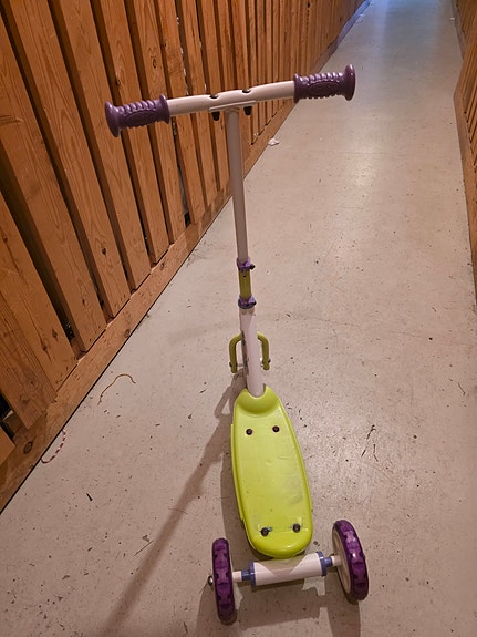 Lasten kolmipyöräinen potkulauta vihreä–violetti