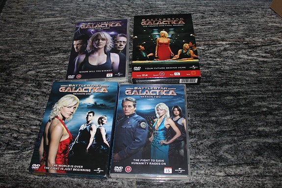 Battlestar Galactica kaudet 1-4 (eli koko sarja) dvd bokseina