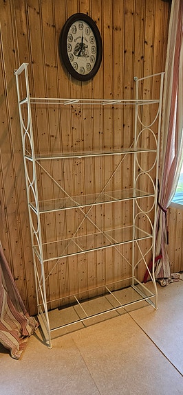 Metallinen hylly