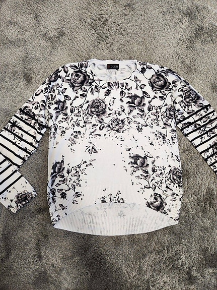Guess neule. Koko S