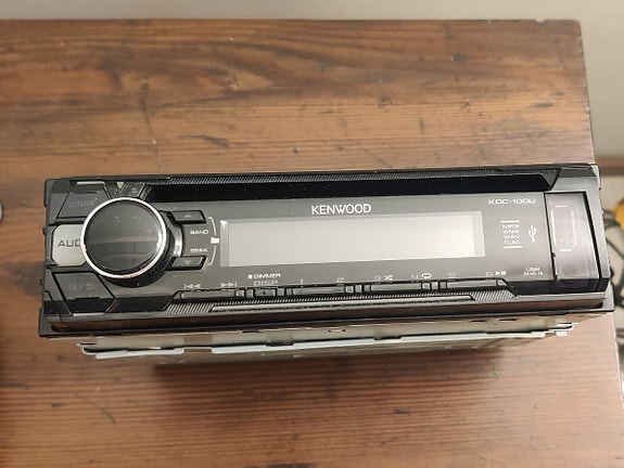 Kenwood KDC-100UR CD-soitin autoon