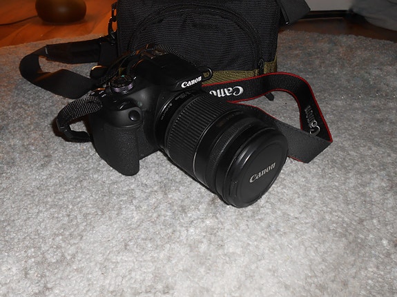 Canon EOS 2000D + 2 objektiivia + laukku – valmis kuvauspaketti