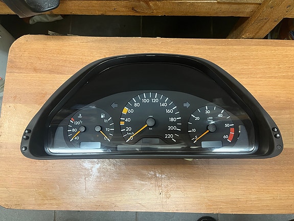 Mercedes-benz w210 mittaristo