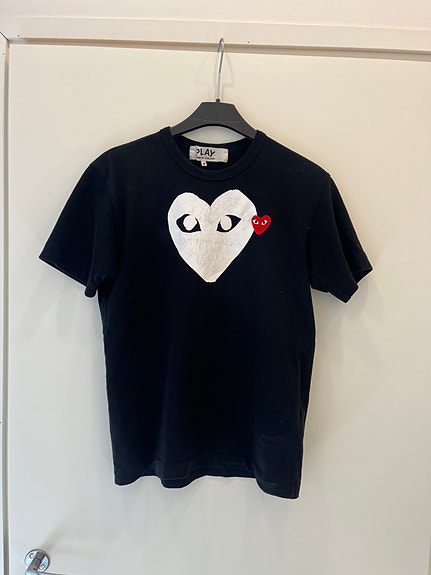 CDG tee paita