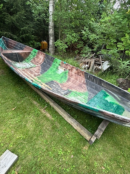 Soutuvene maastoväreillä
