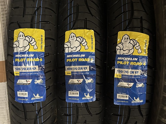 Uusi Michelin Pilot Road 4 120/70-17 moottoripyörän rengas