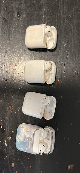 Apple AirPods langattomat kuulokkeet