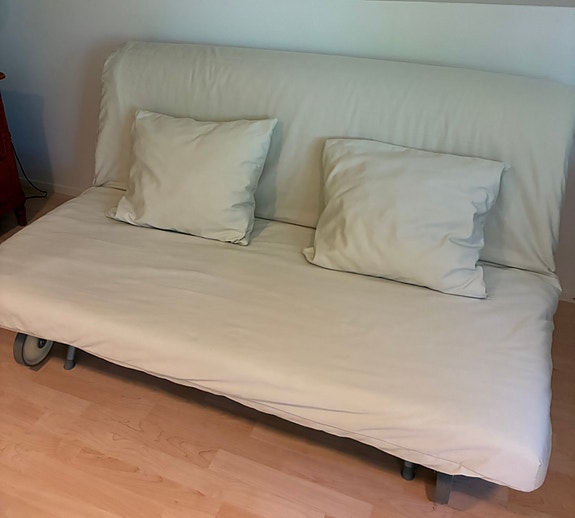 IKEA PS -vuodesohva (160x200 cm) + koristetyynyt