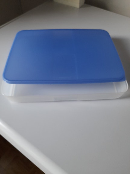 Myydään Tupperware rasia