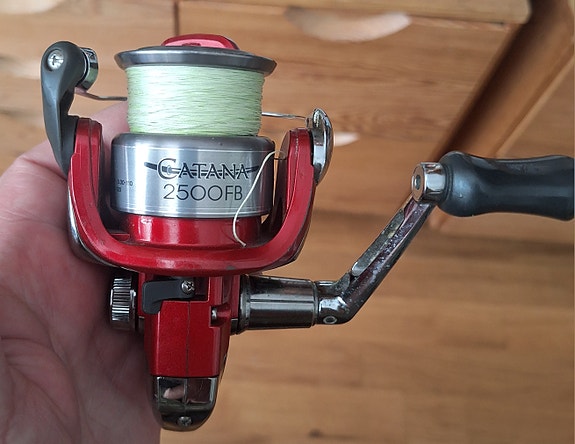 Shimano Catana 2500FB avokela punainen