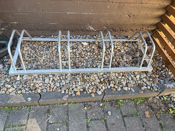 Metallinen pyöräteline / pyörä 4 pyörälle