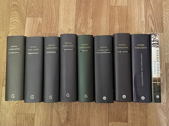Diana Gabaldon Matkantekijä-sarja 1-8 kovakantiset