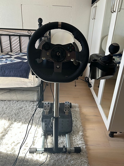 Logitech G920 rattiohjain polkimilla ja vaihdekepillä + Wheel Stand Pro