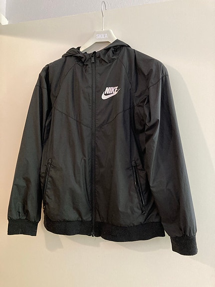 Nike hupullinen takki XS musta